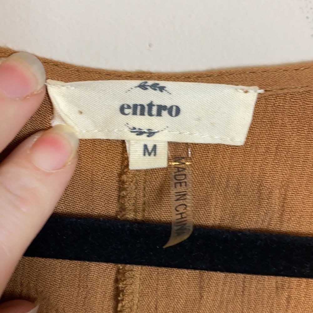Entro Boho Tan embroidered long sleeve top size M - Picture 3 of 5